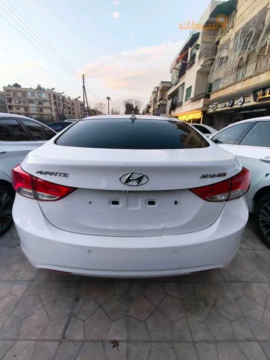 Hyundai Elantra - 6