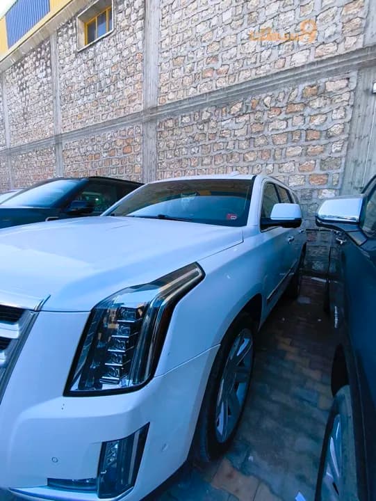 Cadillac Escalade - 5