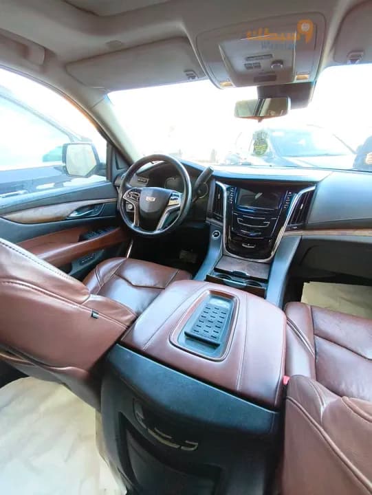 Cadillac Escalade - 4