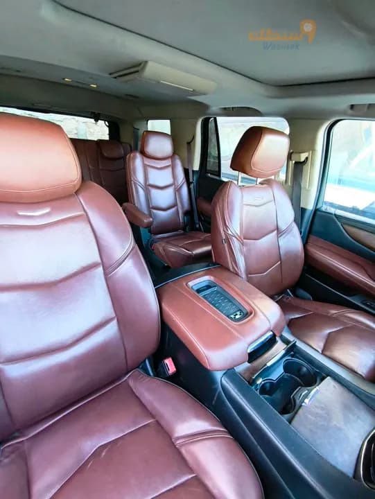 Cadillac Escalade - 1
