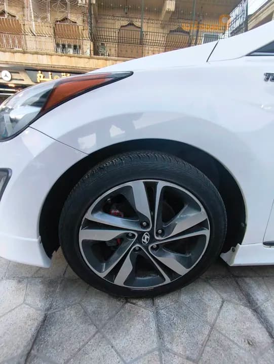 Hyundai Elantra - 1
