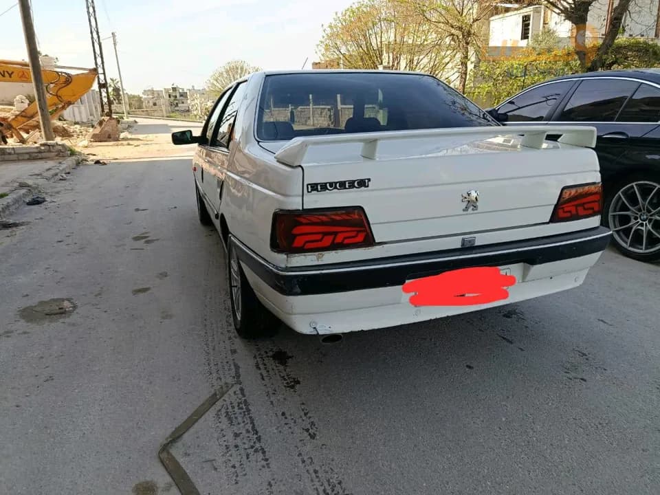 بيجو 405 - 1