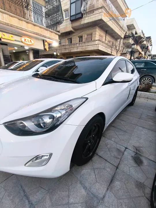 Hyundai Elantra - 3