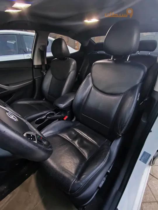 Hyundai Elantra - 7