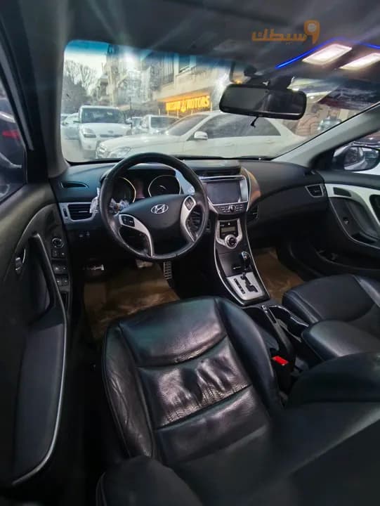 Hyundai Elantra - 4