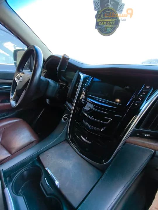 Cadillac Escalade - 3