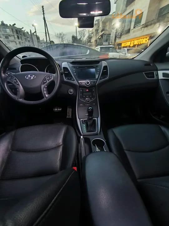Hyundai Elantra - 5