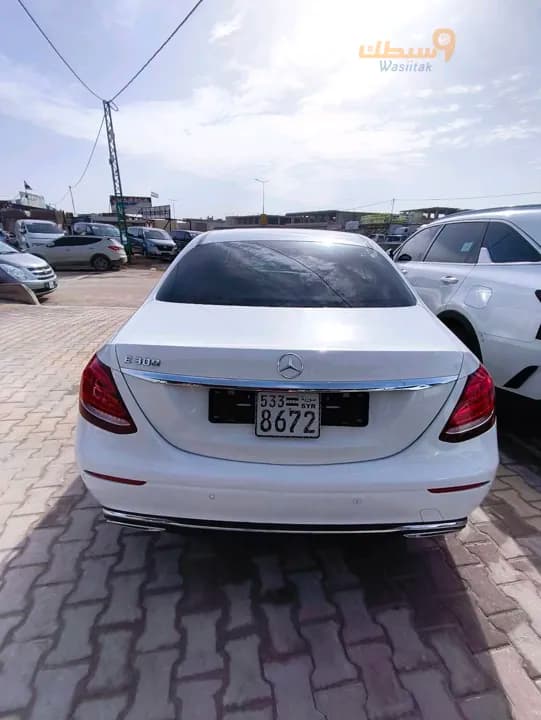 مرسيدس E300 - 1