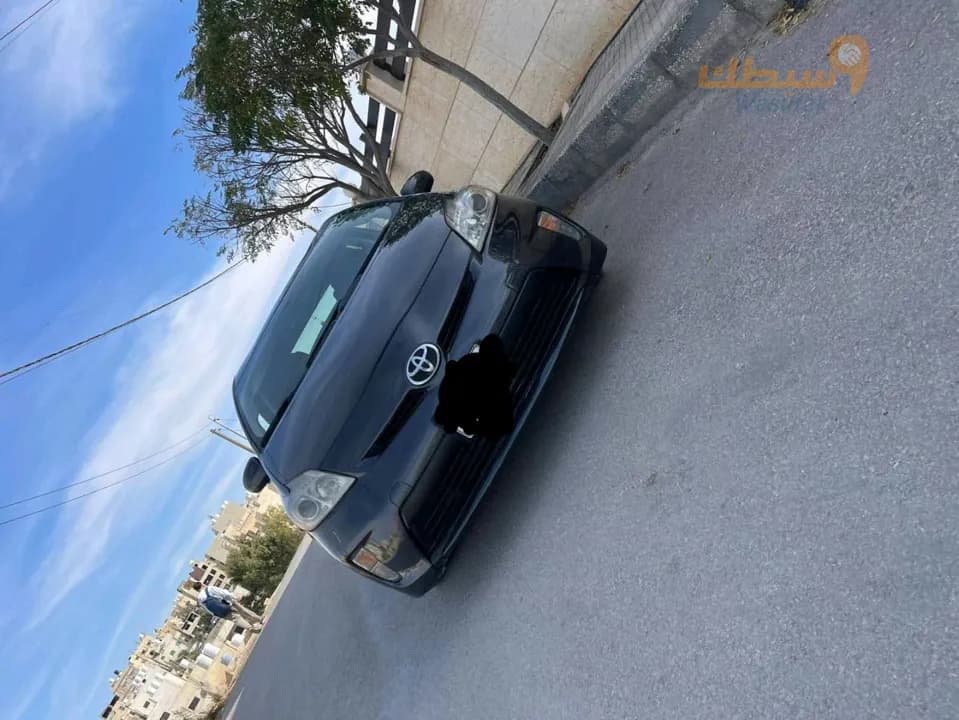 سيارة تيوتا بريوس - 1