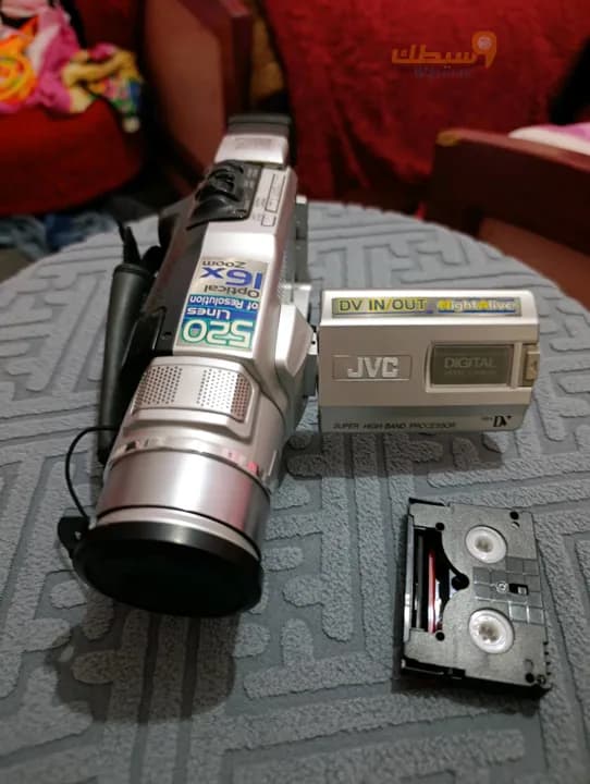 كاميره فيديو للبيع شريط بحاله جيده مستعمله تعمل بشكل جيد شبه جديد للبيع