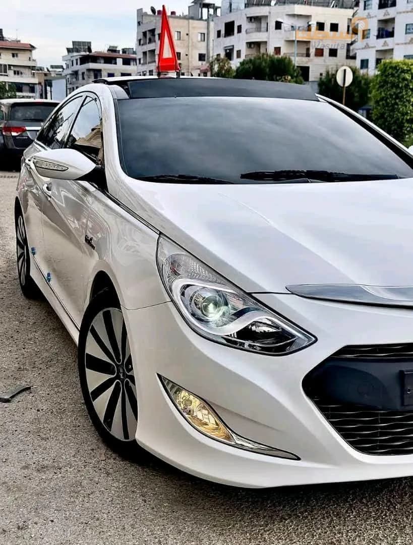 هيونداي سوناتا هايبرد (Hyundai Sonata Hybrid).
