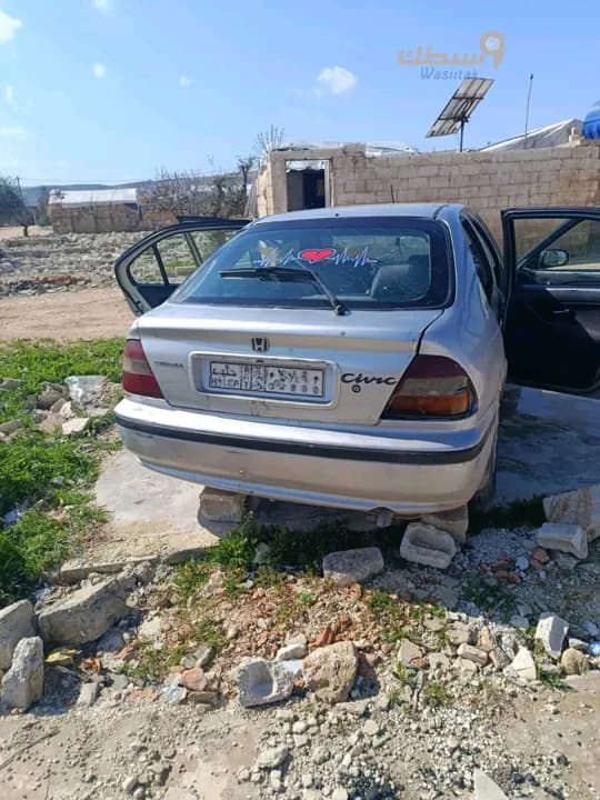 سيارة 