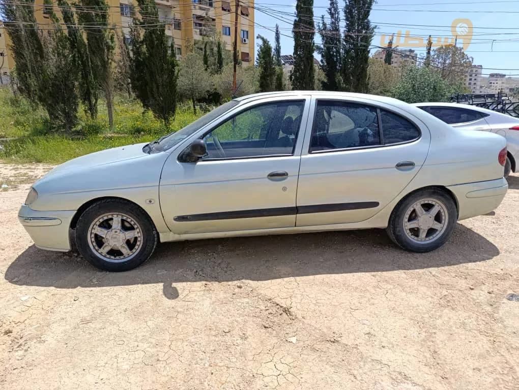 سيارة